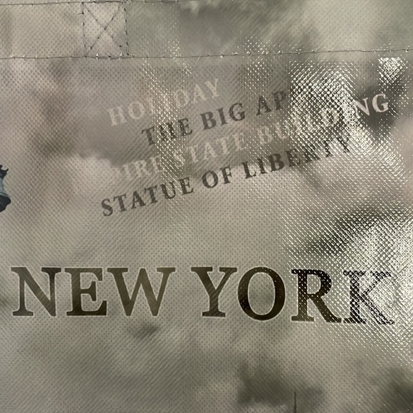 Tote bag. NYC motif. Only 1 use. Sturdy Woven plastic body w cloth handles. ⭐️ - Picture 4 of 10